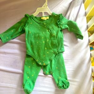 Jessica Simpson Green baby outfit